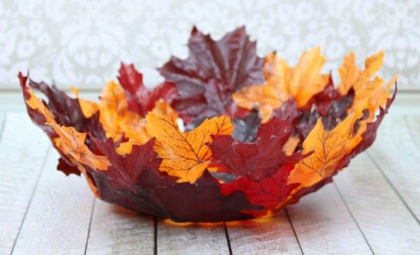 Papier-maché - un jarrón de hojas de otoño